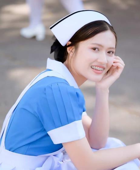 ภาพนางสาวลดาพร ทองพิมพ์ ชื่อเล่น ฟ้า